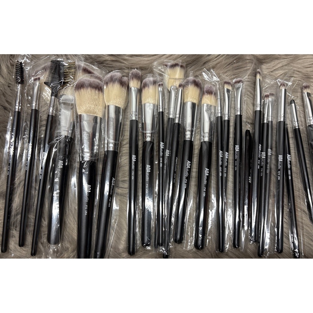 AOA Professional Makeup Brushes Lot Of 24 Loose Brushes New